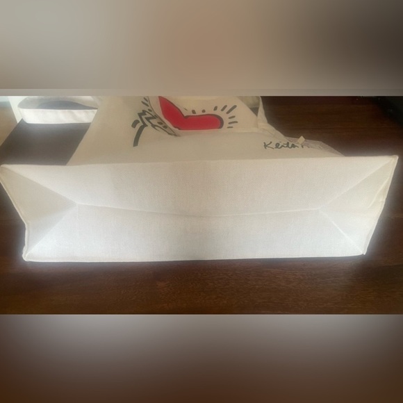 - Keith Haring holding heart tote- NWT - Picture 8 of 8